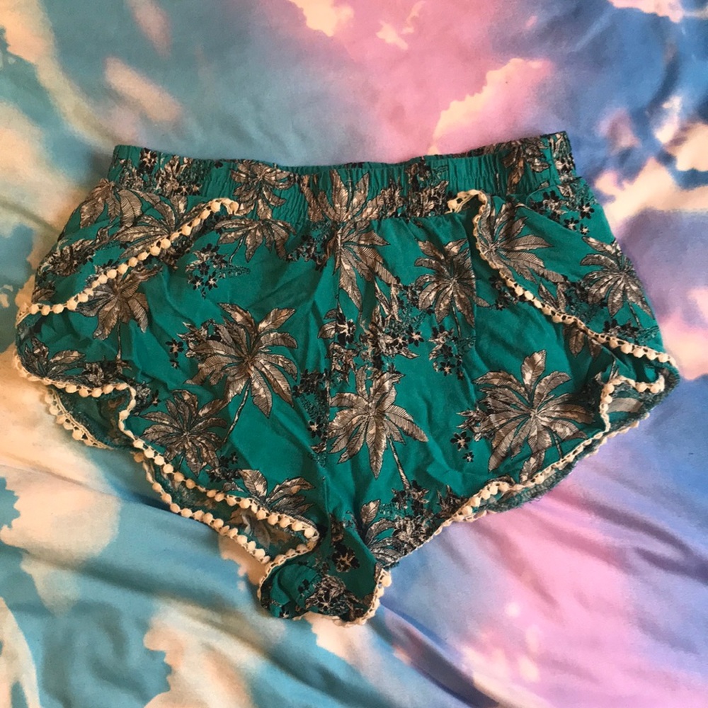 Loose floral print shorts